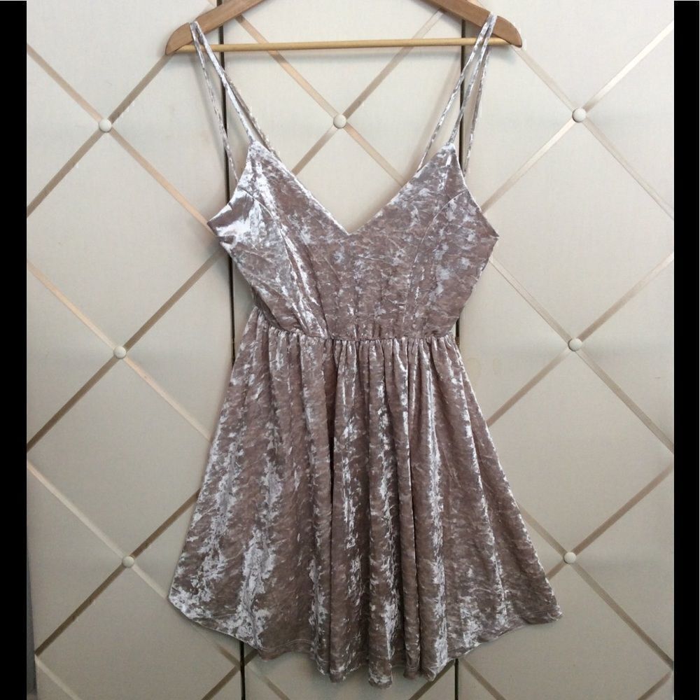 ROMEO AND JULIET COUTURE CRUSHED VELVET DRESS!